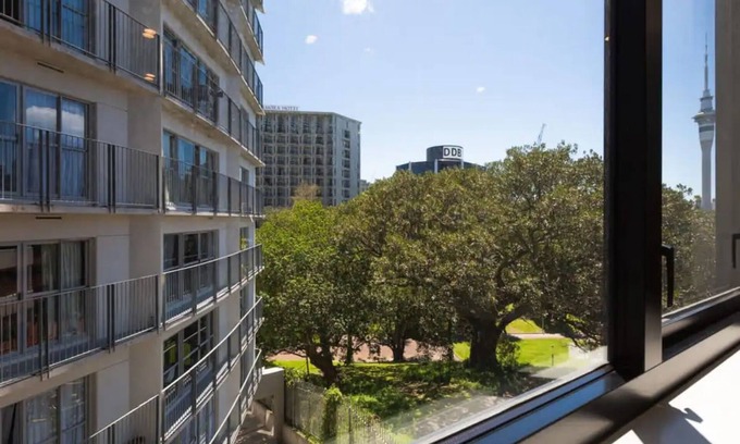 Newton House | Welcoming Two Bedroom Apartment by Myers Park