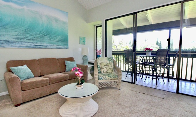 Kahuku Condo | Stunning 2nd Floor Condo with Wifi and Mountain Views