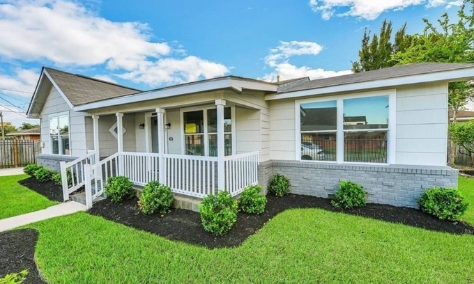 Shady Acres House | Pet-Friendly Retreat in Trendy Houston Heights, Rated 8.8/10