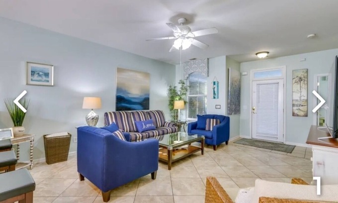 Bluffton House | Inviting Townhouse Near Downtown Bluffton with Pool & Views