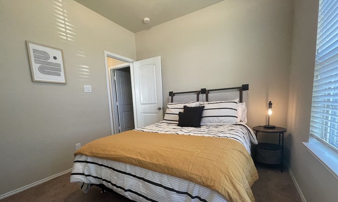 Lincoln Park House | Beautiful 3/2 Cozy Home in Cross Roads