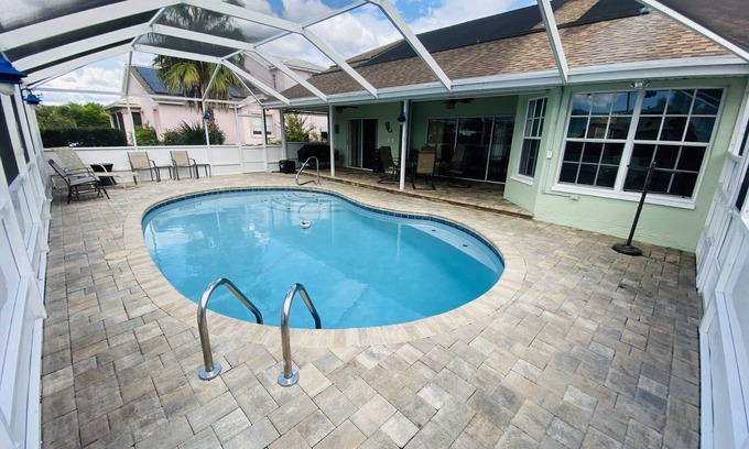 Crystal River House | Idyllic 3/2 Waterfront Home with Solar Pool & Ocean Views