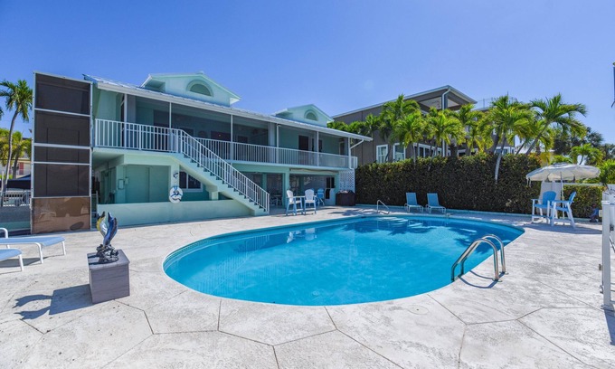 Summerland Key House | Beautiful 3 bedroom 3 bath open water pool home on Summerland Key