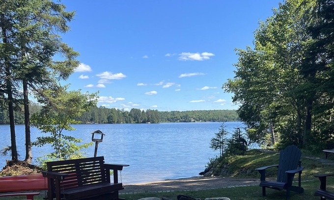 Strong Cottage | Beautiful 3 Bedroom Cottage located on Deer Lake!