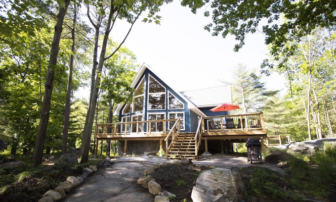 Muskoka Lakes Cottage | Top-Rated 3 Bedroom Retreat on Beautiful Lake Muskoka