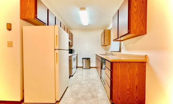 Moorhead Condo | Beautiful 3-bedroom condo in Moorhead with WiFi