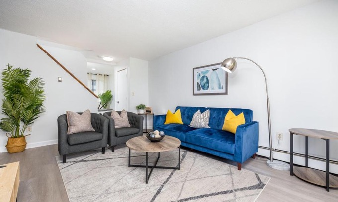 Hartford House | Cozy 3 Bedroom Condo in Hartford with Hot Tub & Pet Friendly