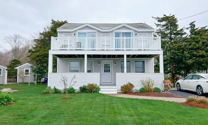 Fairhaven House | Cozy 3-Bedroom Coastal Retreat with Kitchen & Family Amenities