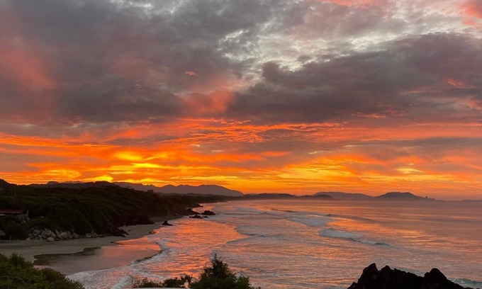 Zihuatanejo de Azueta House | Beautiful 3 bedroom house with 180 degree view of the ocean and whale watching