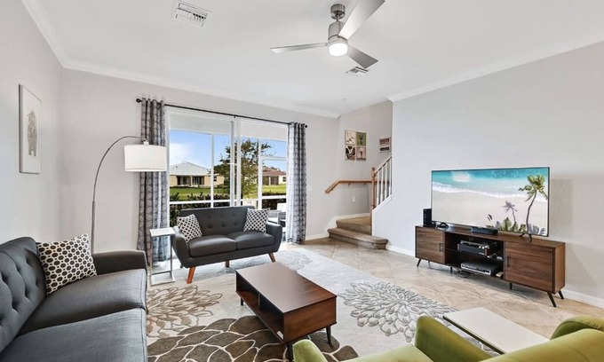 Rural Estates House | Inviting 3-Bedroom Townhome with Great Amenities in Naples