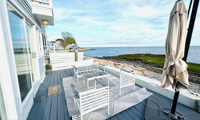 West Haven House | Beautiful 3 bedroom and 2.5 bath Waterfront Beach House on the Sound