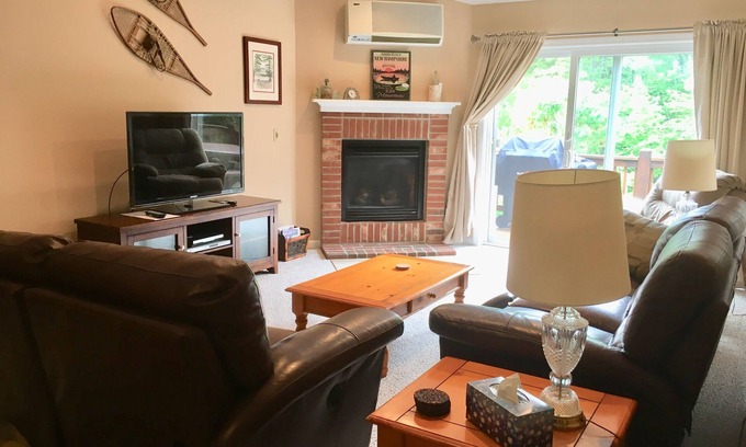 Lincoln Condo | Pet-Friendly 3 Bedroom Condo with Pool & Scenic Views