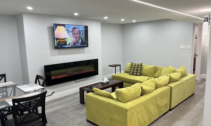 Jasper Place House | Prime 3 Bedrooms with Spa and Hot Tub – Rated 10/10