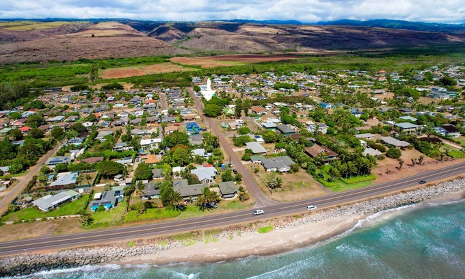 Kekaha House | Oceanfront 3-Bedroom Kekaha Beach House with Spa