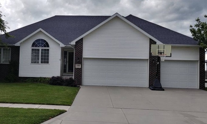Lincoln House | Ideal 3 BR Home with Convenient I-80 Access & Top Amenities
