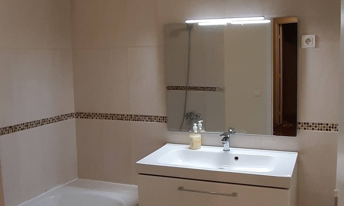 Saint-Denis Apartment | Stylish 3-Room Apartment Near Stade de France - Paris