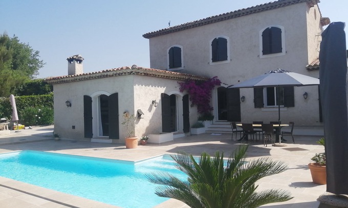 Cagnes-sur-Mer House | Tranquil 3-Room Villa with Ocean View and Private Pool