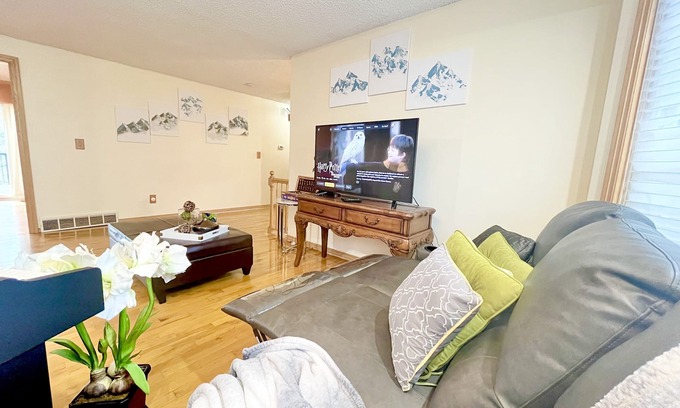 Kirkland Apartment | Elegant 3-Bedroom Oceanfront Apartment with Pool Access
