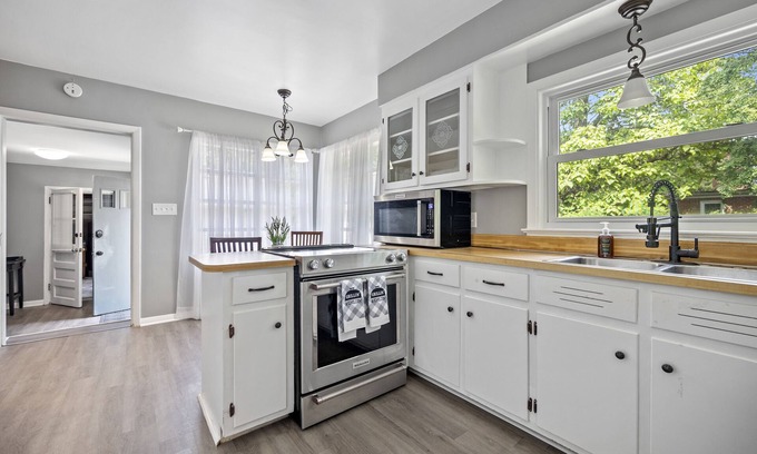 Newport News House | Pet-Friendly Retreat: 3BR/2Baths Near Hampton University