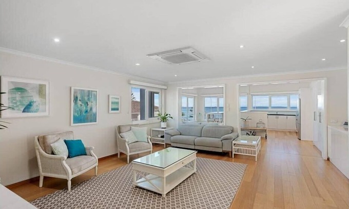 Perth Apartment | Beautiful 3BR Beachside Apt in Cottesloe!