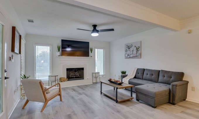 Augusta House | Top-Rated 3BR Townhouse Near Downtown Augusta with Breakfast
