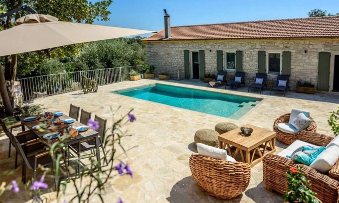 Rantatika Villa | Beautiful 3BR Villa Close to Lakka