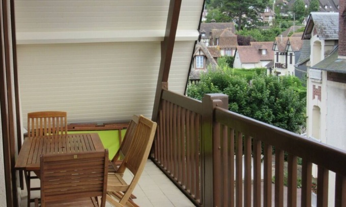 Blonville-sur-Mer Apartment | Perfect Oceanfront 4-Bedroom Apartment in Blonville