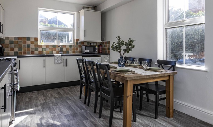 West Bridgford House | Beautiful 4 bed home 5 minutes from Nottingham Forest Football club
