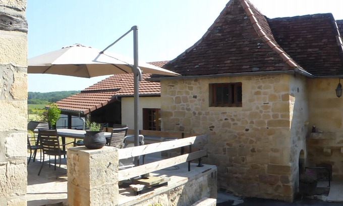 Saint-Rabier House | Family-Friendly 4 Bedroom Home Near Lascaux with Pool