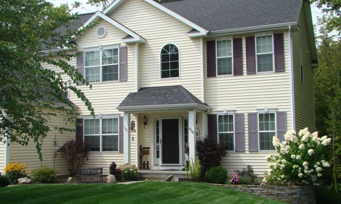 Saratoga Springs House | Ideal 4 Bedroom Retreat for Track, Ballet & Family Getaways