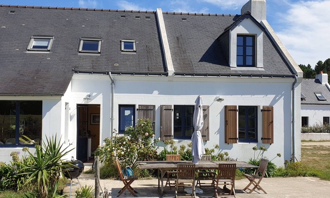 Bangor House | Enchanting Belleiloise House with Private Garden Oasis