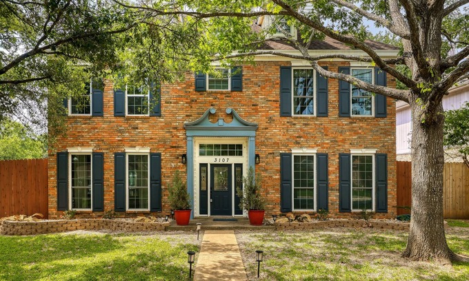 Shady Hollow House | Inviting 4-Bedroom Haven with Pool in South Austin
