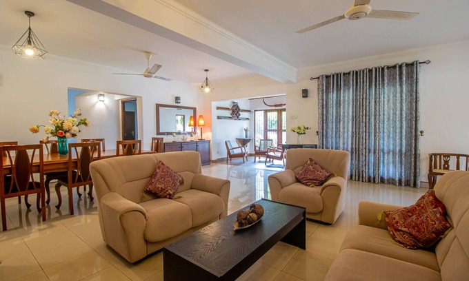 Rathmalana House | Inviting 4BR Family Villa with Balcony, Garden & Spa