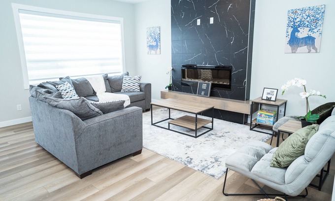 Airdrie House | Modern 4BR Home in Airdrie - Child Friendly & Highly Rated