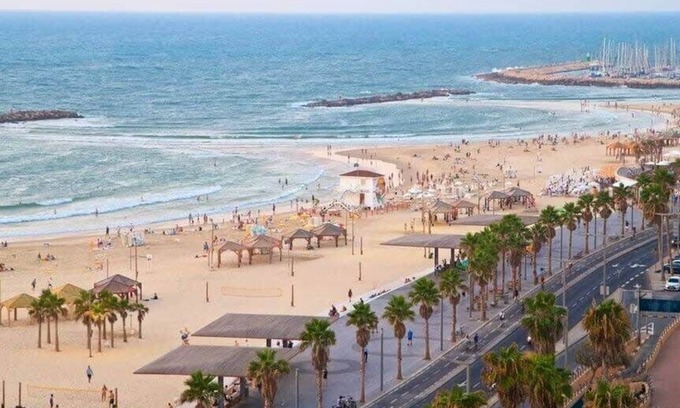 Tel Aviv City Center Apartment | Elegant 4BR Penthouse Steps from Jerusalem Beach