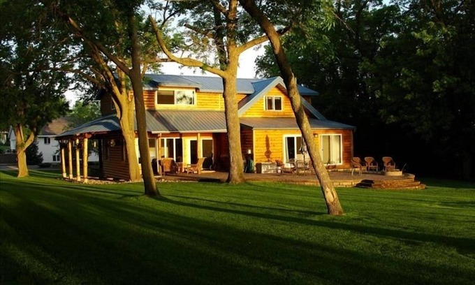 Alexandria House | Serene Lakefront Retreat with Hot Tub & Ocean View