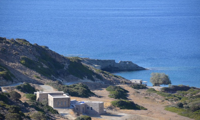 Milos Villa | Enchanting 5-Bedroom Villa with Ocean View & Pool