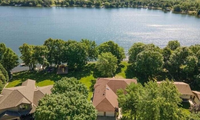 Alexandria House | Idyllic 5-Bedroom Home by Lake Latoka with Pool & Spa