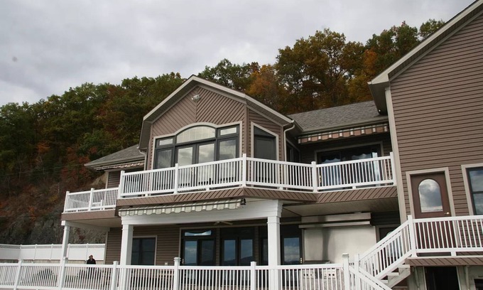 Town of Ledyard House | Idyllic 5-Bedroom Waterfront Home on Cayuga Lake