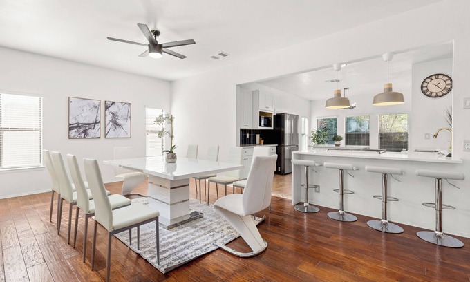 North San Antonio - SAT House | Beautiful 5 BR: Chef Kitchen, Game Room, Modern