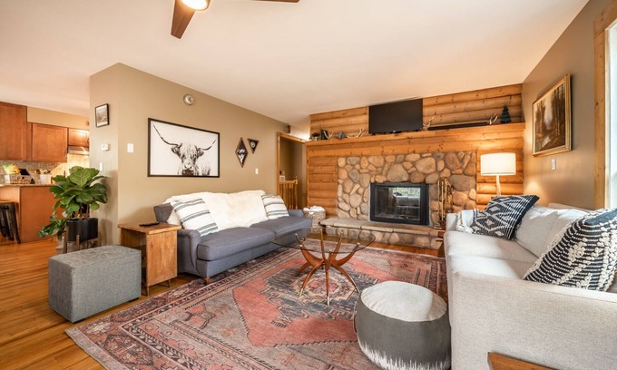 Cascade-Chipita Park House | Charming 5 BR Creek-side Cabin near Pikes Peak - Rated 10/10