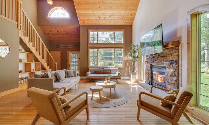 Cresco House | Top-Rated 5BR Retreat with Hot Tub & Game Room Fun