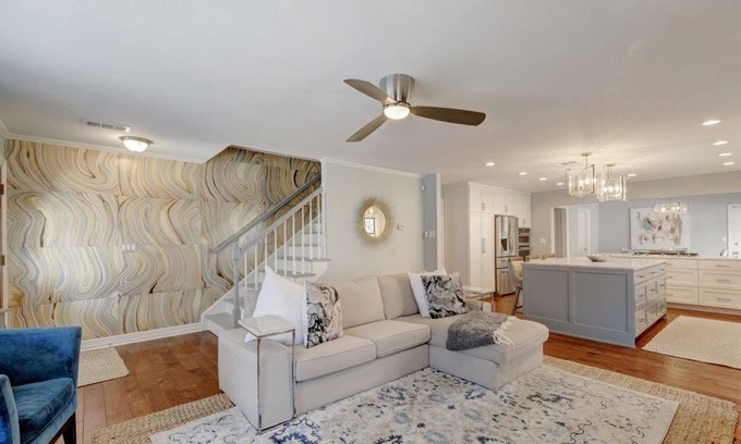 Tarrytown House | Exceptional 6Br/4Ba Retreat with Pool Near Downtown