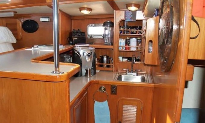 La Paz Boat Rental | Elegant 72-Foot Yacht: Explore the Sea of Cortez in Style