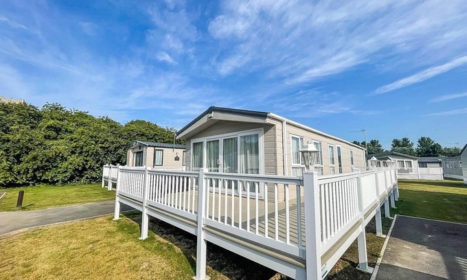 Hopton House | Inviting 8 Berth Caravan with Decking at Broadland Sands