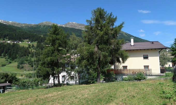 St. Valentin auf der Haide Apartment | Spacious Apartment for 6 with Lake View and Wifi