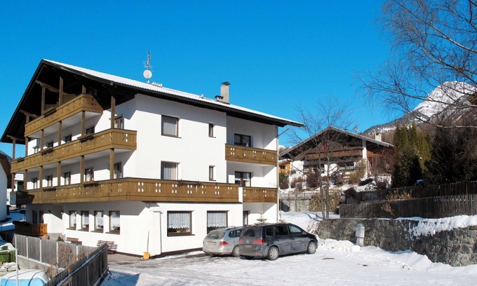 St. Valentin auf der Haide Apartment | Cozy Apartment for 4 with Lake View and Pet-Friendly Amenities