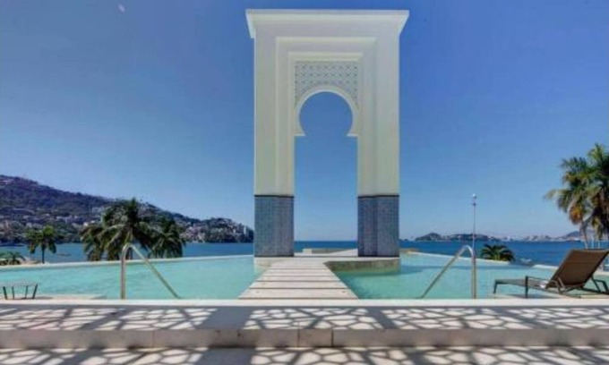 Costa Azul Apartment | Inviting Sea View Apartment with Pool in Acapulco