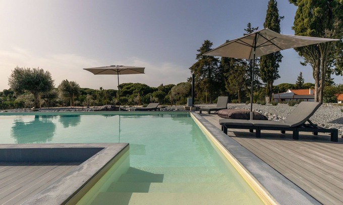 Sao Martinho Villa | Inviting Villa Apartment for 4 with Pool and Terrace