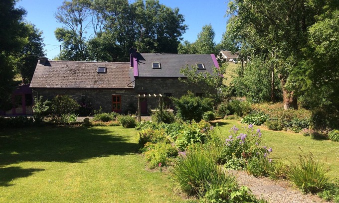 Bell Harbour Cottage | Elegant Aisling Cottage with Ocean View near Wild Atlantic Way